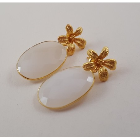 Vergulde oorbellen met ovale facet witte Chalcedoon