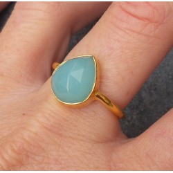 Vergulde ring met druppelvorm facet aqua Chalcedoon 18.5 mm