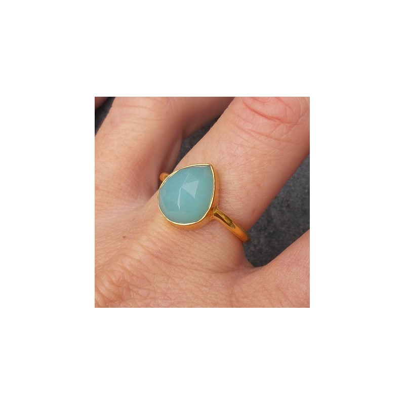 Vergulde ring met druppelvorm facet aqua Chalcedoon 18.5 mm