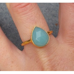Vergulde ring met druppelvorm facet aqua Chalcedoon 18.5 mm