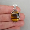 Zilveren edelsteenhanger gezet met cabochon Tijgeroog