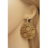 Oorbellen met grote floral bewerkte Blacklip schelp