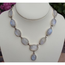 Zilveren ketting gezet met cabochon ovale Maanstenen