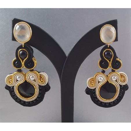 Vergulde oorbellen witte Chalcedoon en handgemaakte hanger