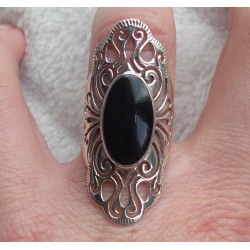 Zilveren ring met ovale Onyx open bewerkte kop 16.5 mm