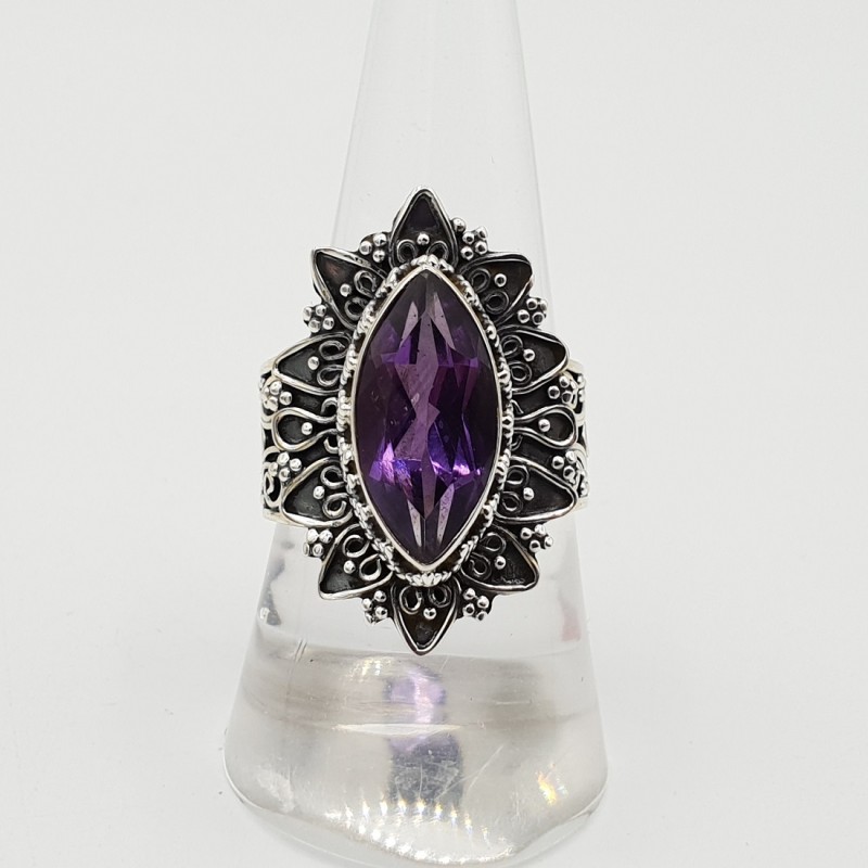 Zilveren ring met marquise Amethist bewerkte setting
