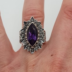 Zilveren ring met marquise Amethist bewerkte setting