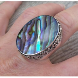 Zilveren ring met grote Abalone schelp bewerkte kop 18.5 mm