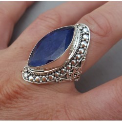 Zilveren ring gezet met marquise Saffier 18.5 mm