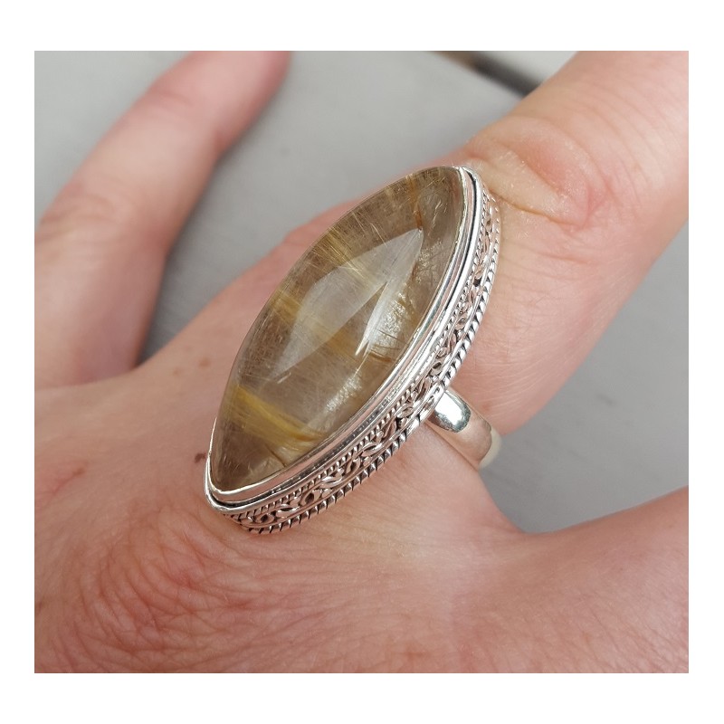 Zilveren ring met marquise gouden Rutielkwarts en bewerkte kop 17.7
