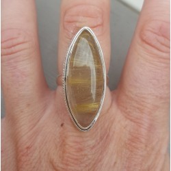 Zilveren ring met marquise gouden Rutielkwarts en bewerkte kop 17.7