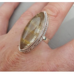 Zilveren ring met marquise gouden Rutielkwarts en bewerkte kop 17.7