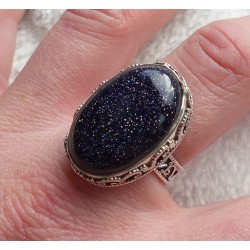 Zilveren ring met ovale blauwe Goudsteen bewerkte setting 18 mm.