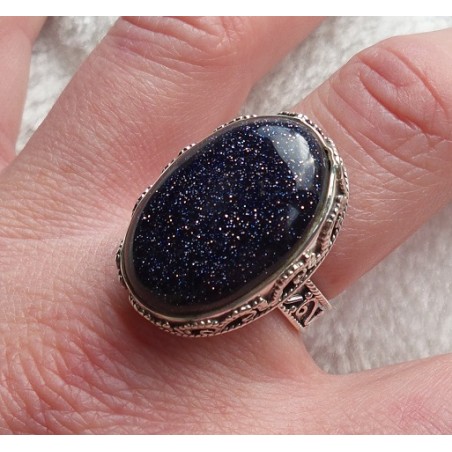Zilveren ring met ovale blauwe Goudsteen bewerkte setting 18 mm.
