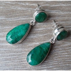 Zilveren oorbellen gezet met facet ronde en druppelvorm Emerald