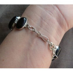Zilveren armband gezet met ovale cabochon zwarte Onyxen