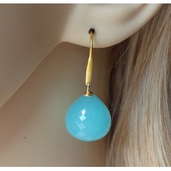 Vergulde oorbellen met facet geslepen aqua Chalcedoon druppel