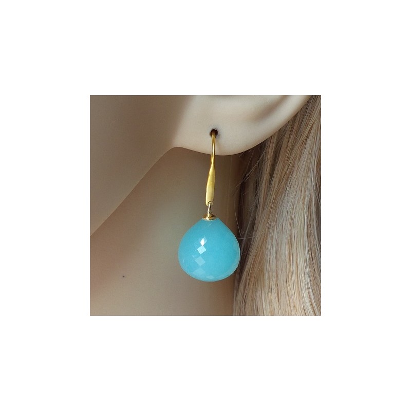 Vergulde oorbellen met facet geslepen aqua Chalcedoon druppel