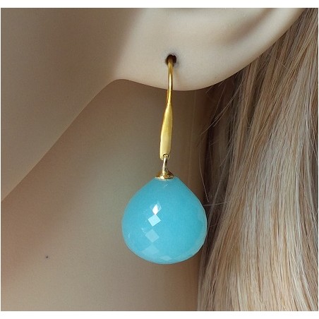 Vergulde oorbellen met facet geslepen aqua Chalcedoon druppel