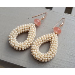 Oorbellen druppel van ivoor kleurige kristallen en Cherry quartz