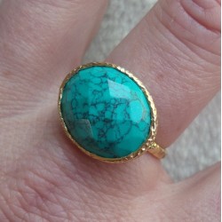 Vergulde ring gezet met dwarsliggende ovale Turkoois 17.3 mm