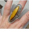 Zilveren ring gezet met marquise Tijgeroog en bewerkte kop 18.5