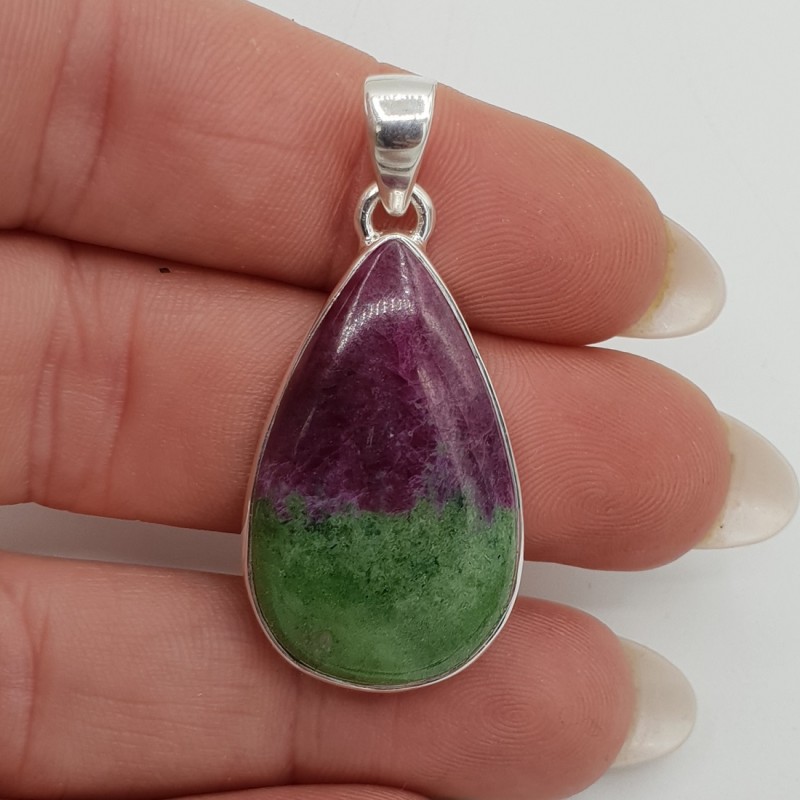 Zilveren hanger met cabochon druppelvormige Robijn Zoisiet