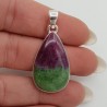 Zilveren hanger met cabochon druppelvormige Robijn Zoisiet