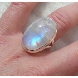 Zilveren ring gezet met ovale regenboog Maansteen 17.5 mm