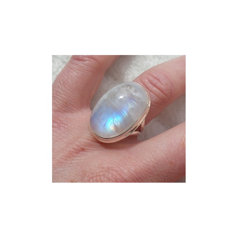 Zilveren ring gezet met ovale regenboog Maansteen 17.5 mm