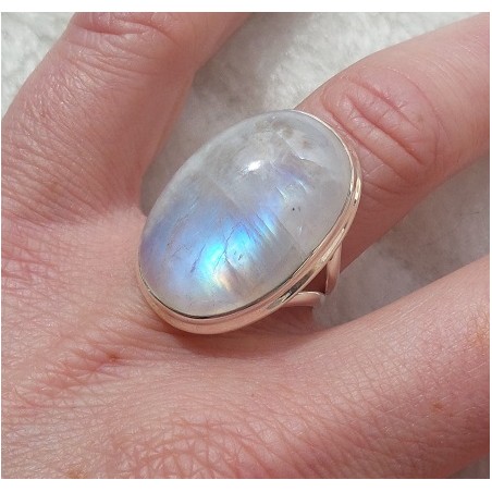 Zilveren ring gezet met ovale regenboog Maansteen 17.5 mm