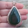 Zilveren hanger druppelvorm Nephriet Jade bewerkte setting