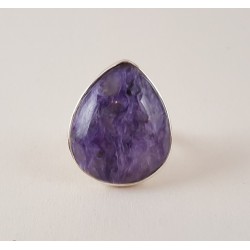 Zilveren ring gezet met brede druppelvorm Charoiet 18 mm