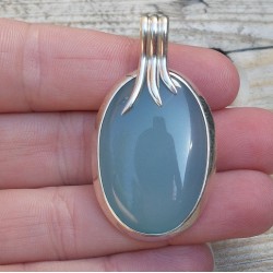 Zilveren hanger ovale aqua Chalcedoon in strakke setting