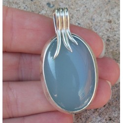 Zilveren hanger ovale aqua Chalcedoon in strakke setting