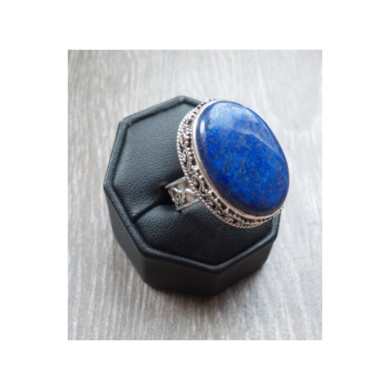 Zilveren ring met Lapis Lazuli in bewerkte setting maat 18 mm