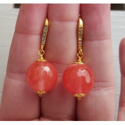 Vergulde oorbellen met Cherry quartz