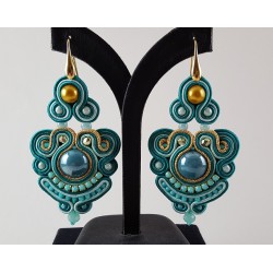 Vergulde oorbellen mint groen met goud handgemaakte hanger