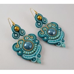 Vergulde oorbellen mint groen met goud handgemaakte hanger