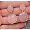 Vergulde oorbellen gezet met twee ronde roze Chalcedoon