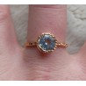 Vergulde zilveren ring blauw Topaas gehamerde setting 19 mm