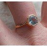 Vergulde zilveren ring blauw Topaas gehamerde setting 19 mm