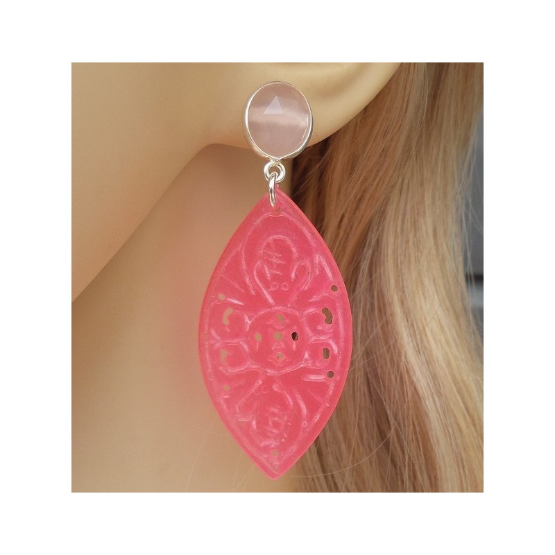 Zilveren oorbellen met roze Chalcedoon en uitgesneden roze Jade