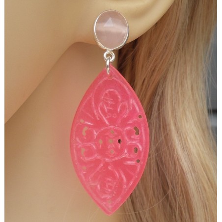 Zilveren oorbellen met roze Chalcedoon en uitgesneden roze Jade