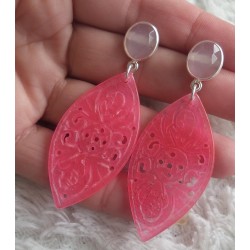 Zilveren oorbellen met roze Chalcedoon en uitgesneden roze Jade