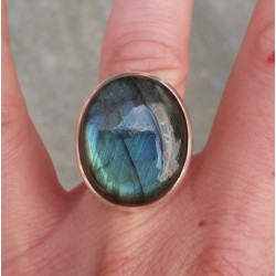Zilveren ring gezet met ovale cabochon Labradoriet 15.7 mm