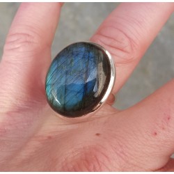 Zilveren ring gezet met ovale cabochon Labradoriet 15.7 mm
