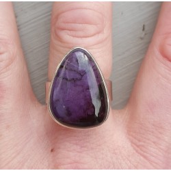 Zilveren ring gezet met Sugiliet 17.7 mm