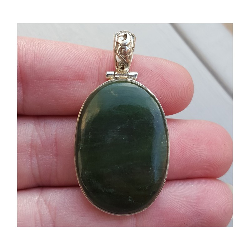 Zilveren hanger gezet met ovale Jade