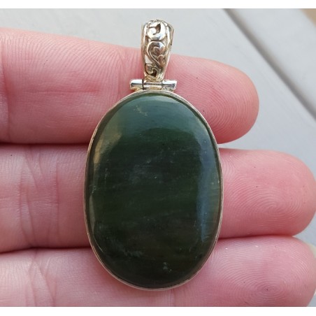 Zilveren hanger gezet met ovale Jade